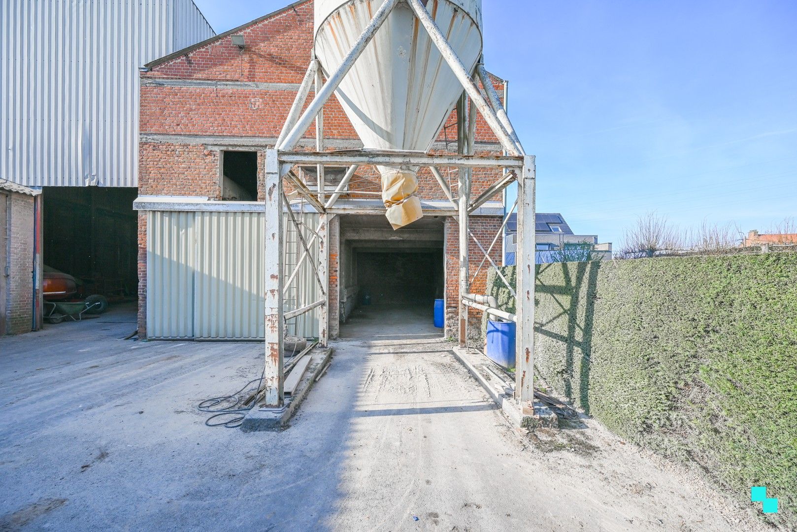 Halfopen woning met loods/opslagplaats nabij het centrum van Wielsbeke foto 13