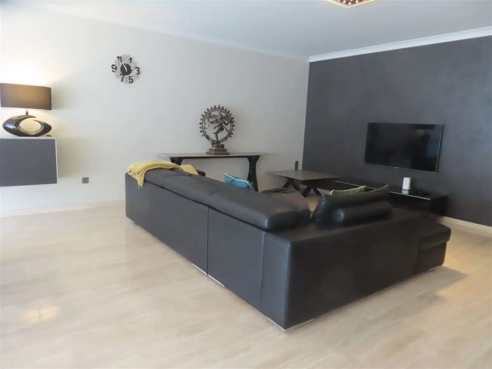 Luxueus gemeubeld 3-slaapkamerappartement met garage foto 4