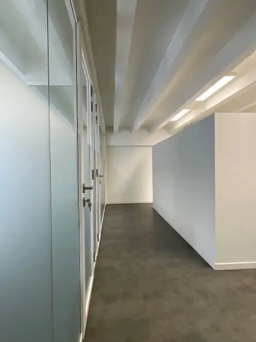Instapklaar en polyvalent handelspand/kantoor te huur op TOPLOCATIE foto 20