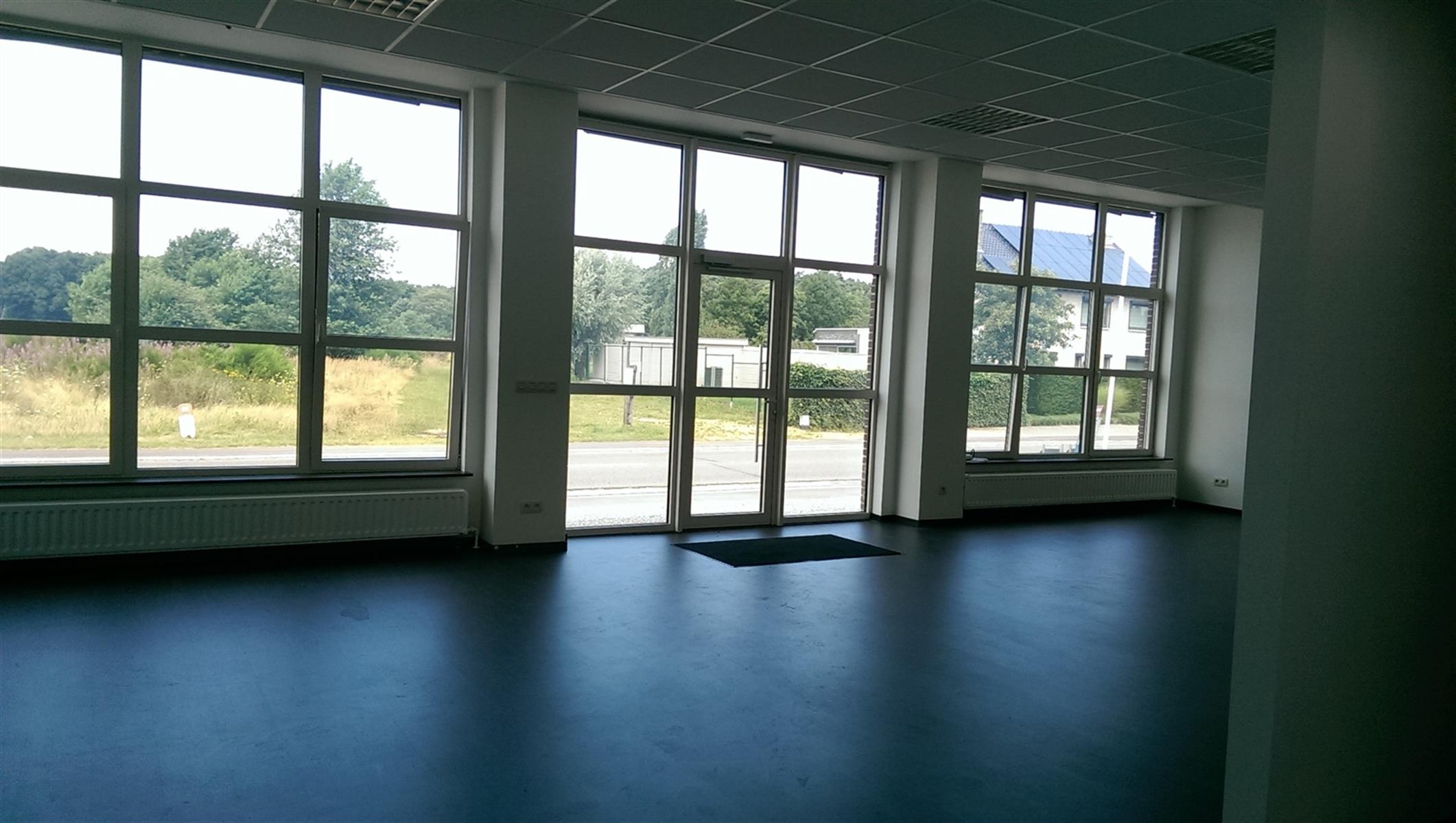 Verzorgde handelsruimte met parkeergelegenheid foto 12