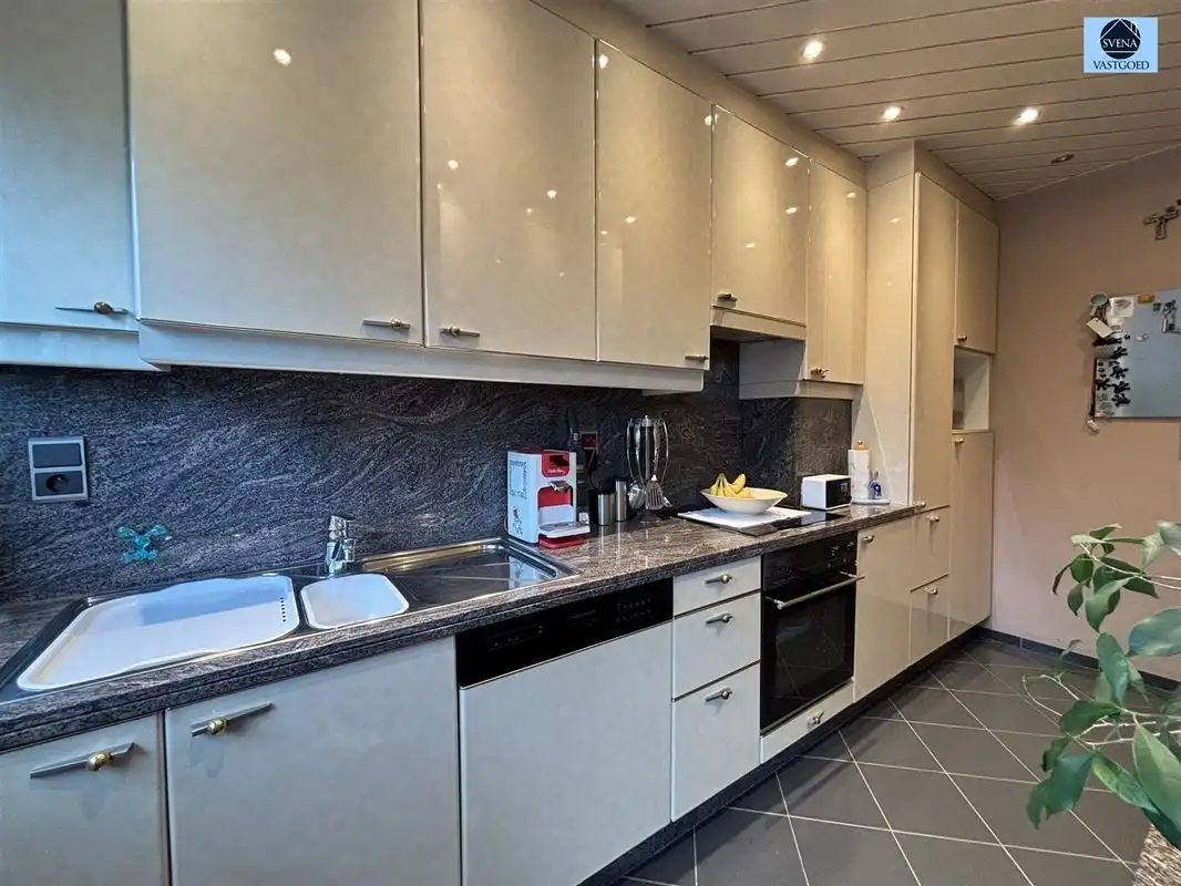 RUIME BEL-ETAGEWONING MET 3 SLAAPKAMERS EN TUIN foto 4