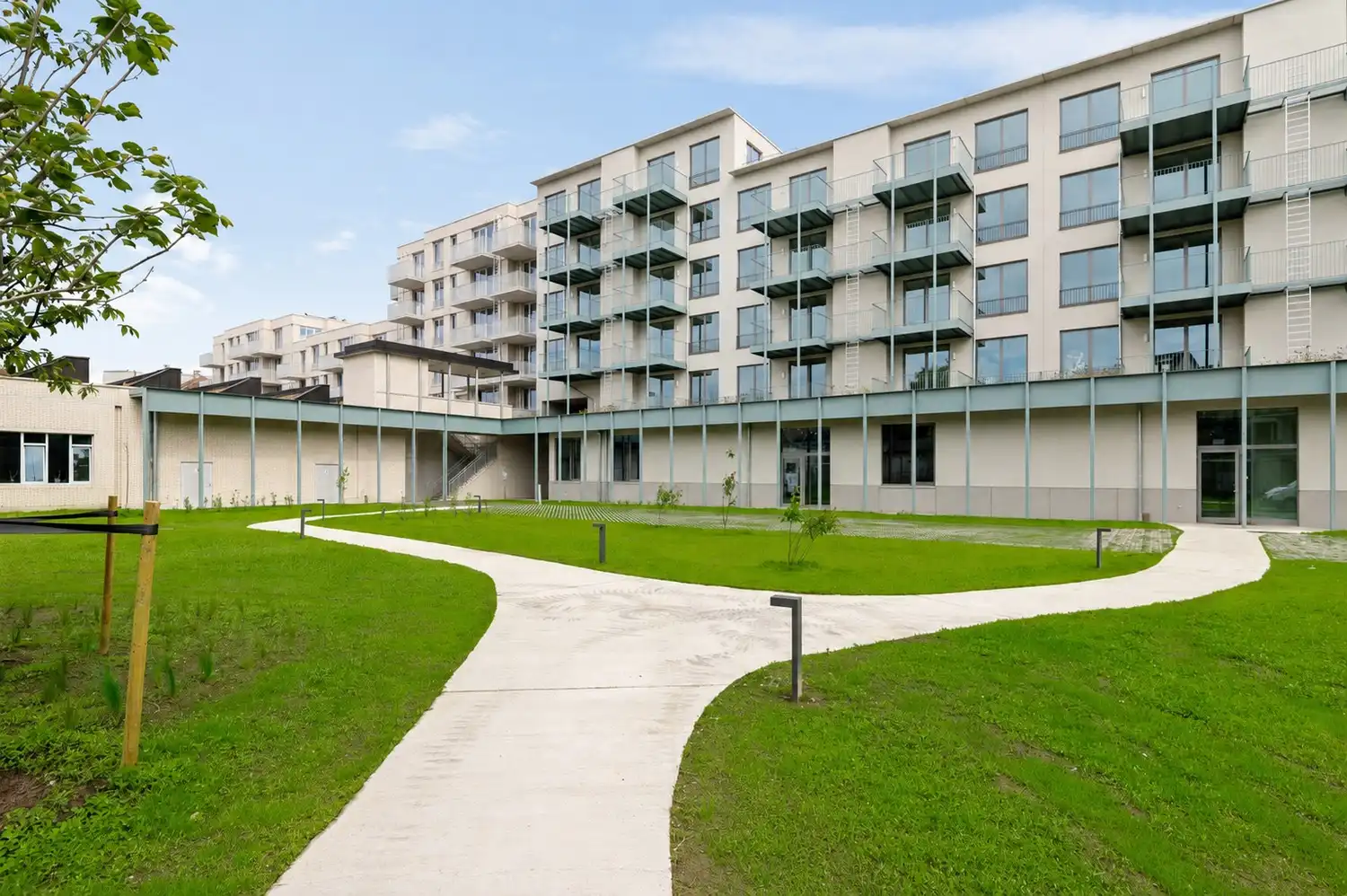 Prachtig en lichtrijk nieuwbouwappartement te huur nabij Zurenborg! foto {{pictureIndex}}