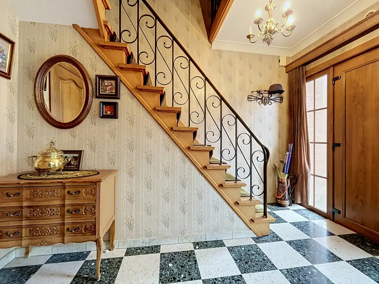 Vrijstaande woning met ruime tuin op toplocatie foto 13