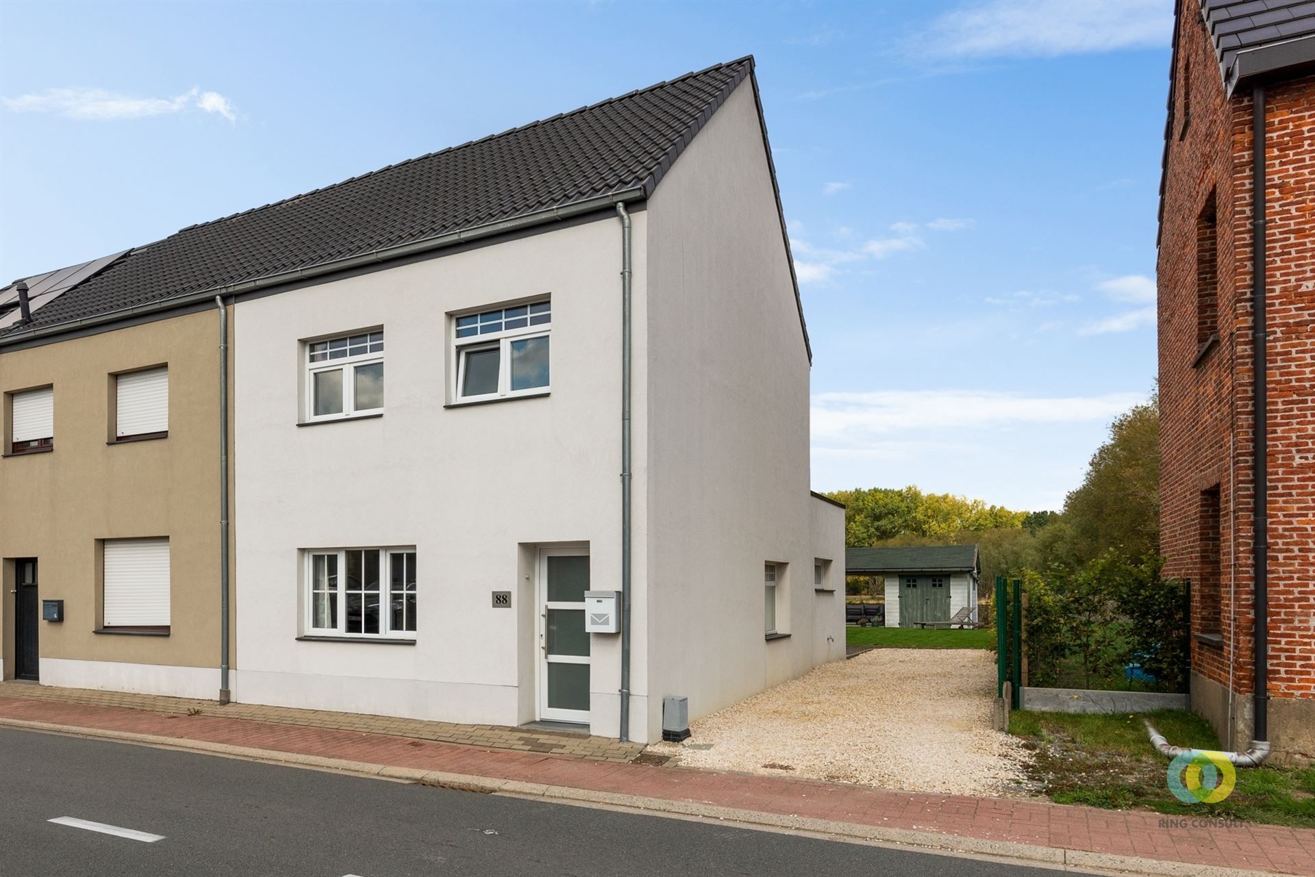 Recent gerenoveerde 3-gevel met open zicht foto 16