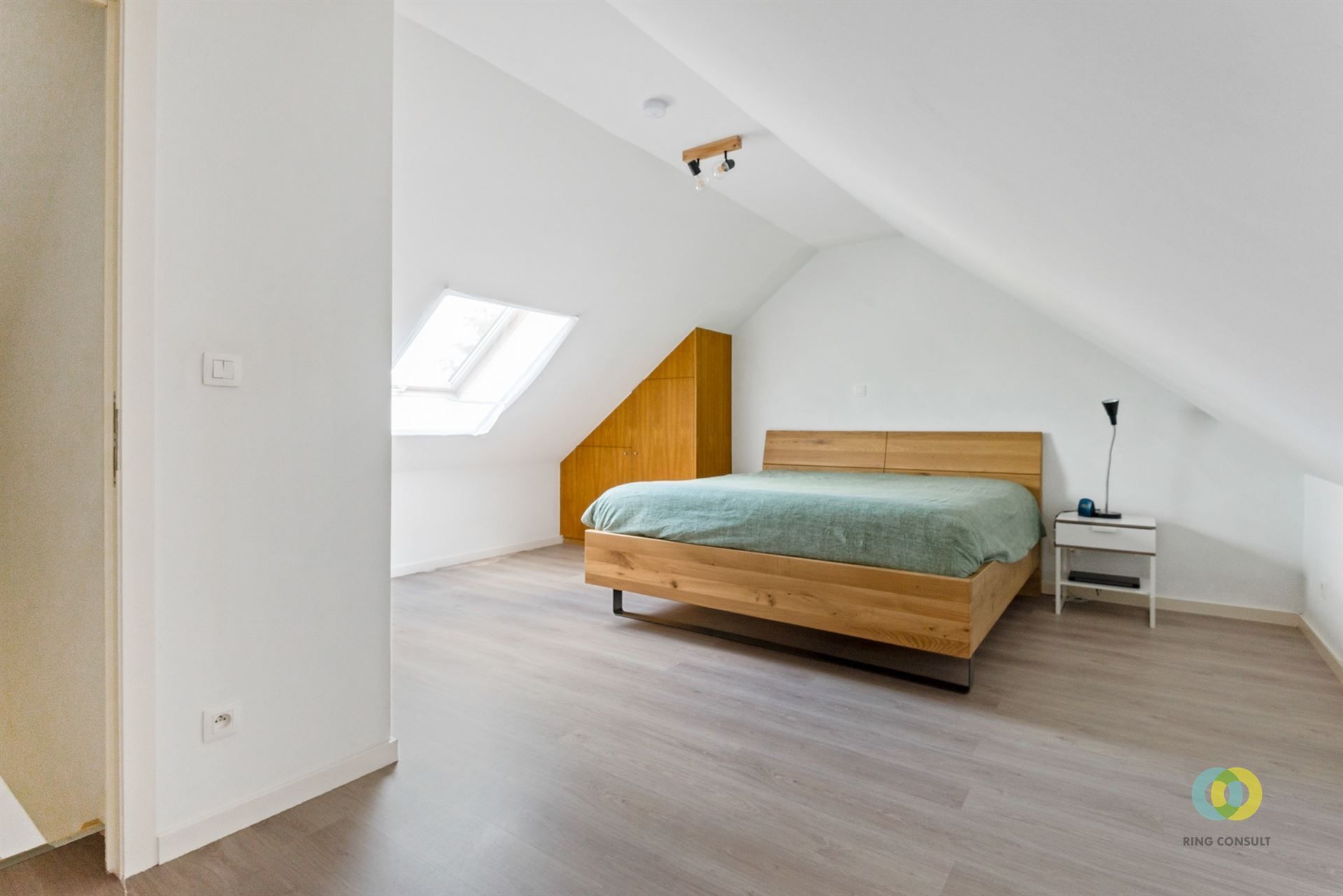 Recent gerenoveerde 3-gevel met open zicht foto 16