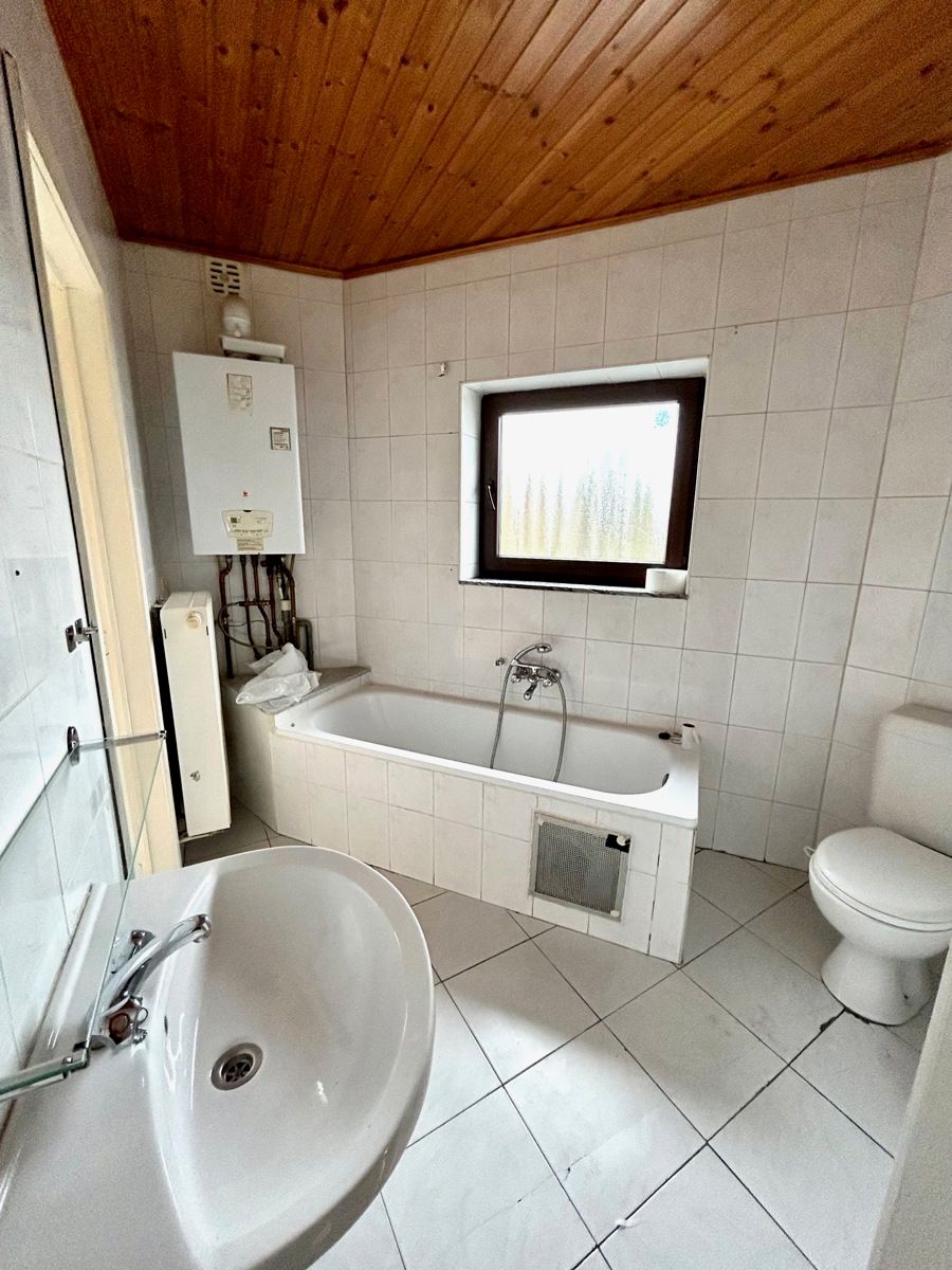 Opbrengsteigendom: handelspand, 2 appartementen en 2 garages foto 18