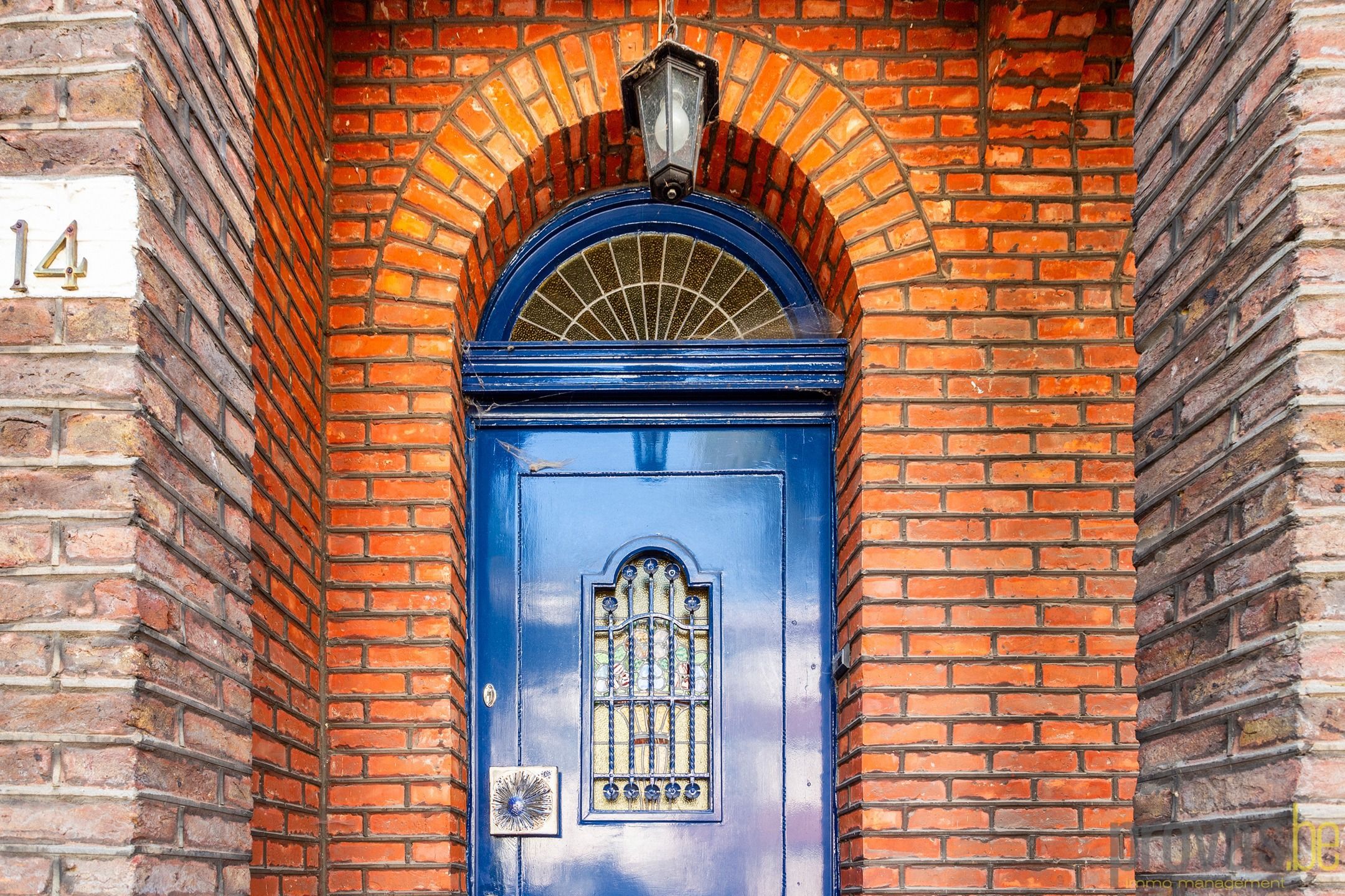 HUIS MET AUTHENTIEKE ELEMENTEN EN STADSTUIN IN WILRIJK foto 2