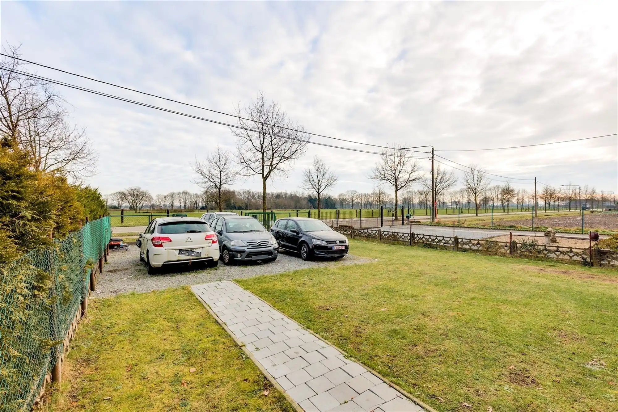 Knap gerenoveerde gezinswoning op een ruim perceel foto 32