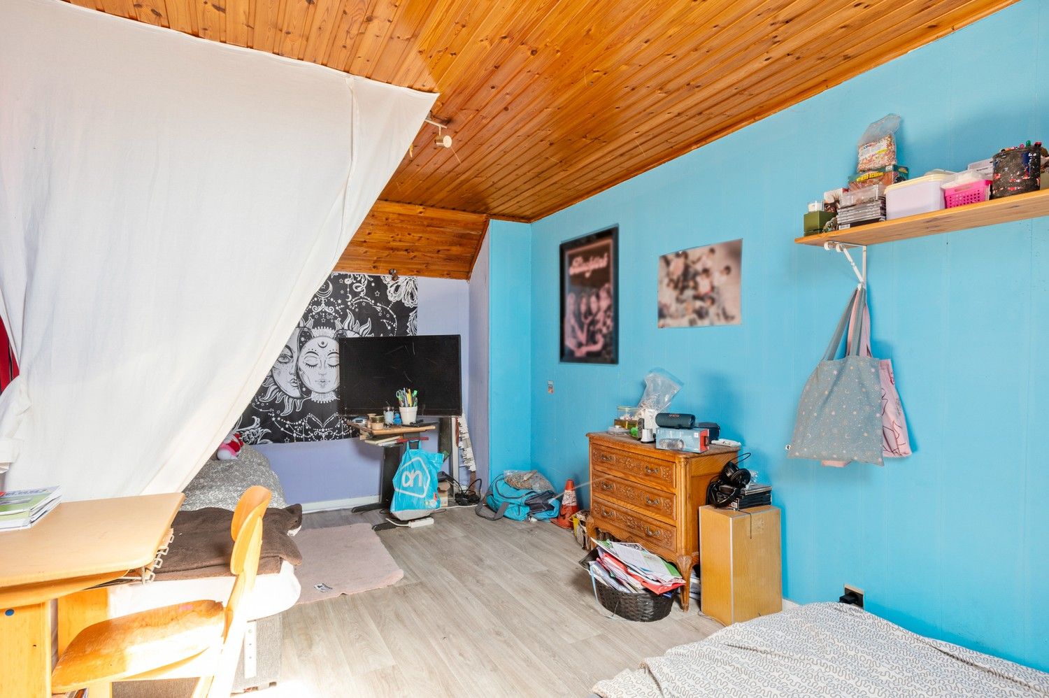 Ruim te renoveren duplex-appartement met 4 slaapkamers in Schoten! foto 13