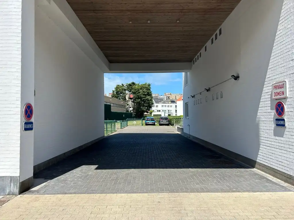 Inpandige parkeerplaats – uiterst centraal gelegen foto 3