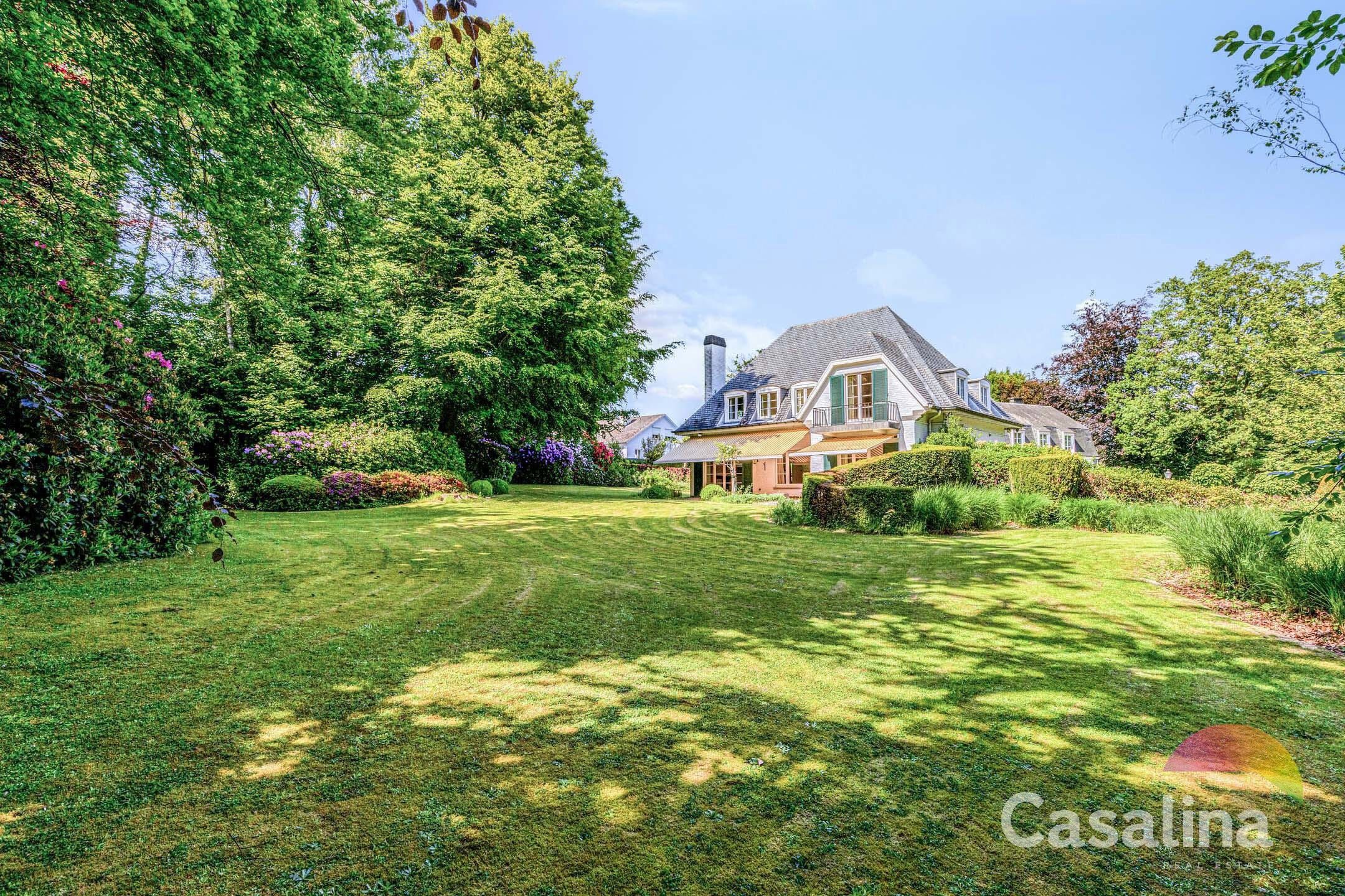 Te renoveren villa + bouwperceel in Kraainem foto 3