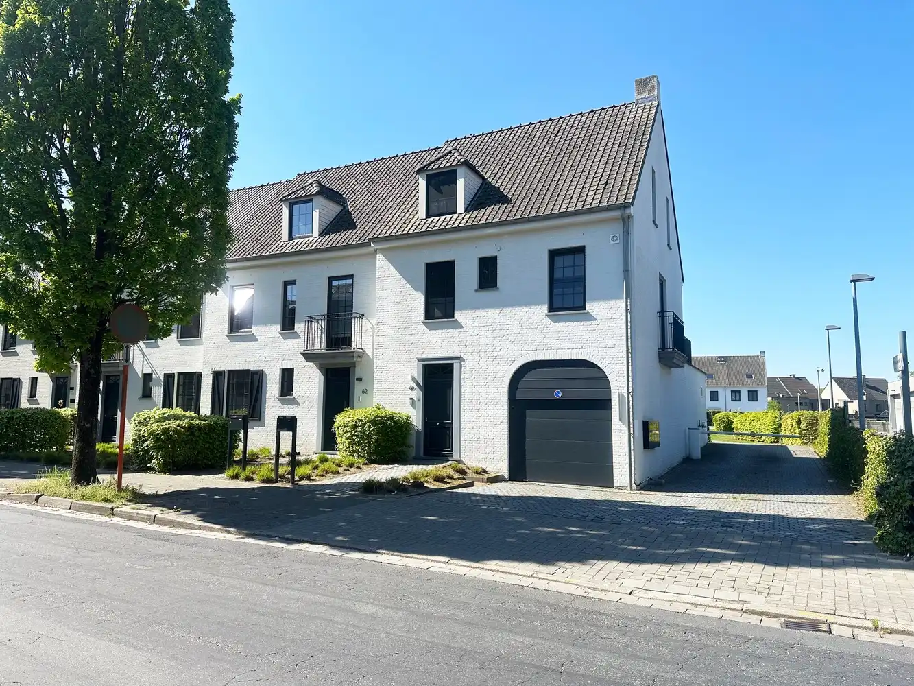 Zes autostaanplaatsen en berging op centrale locatie in Kontich foto 2