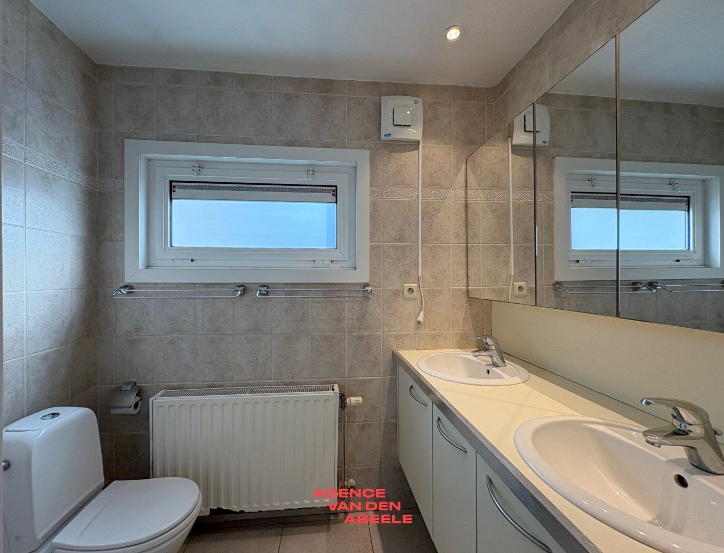 Zeer ruime en charmante woning in centrum Brugge foto 11