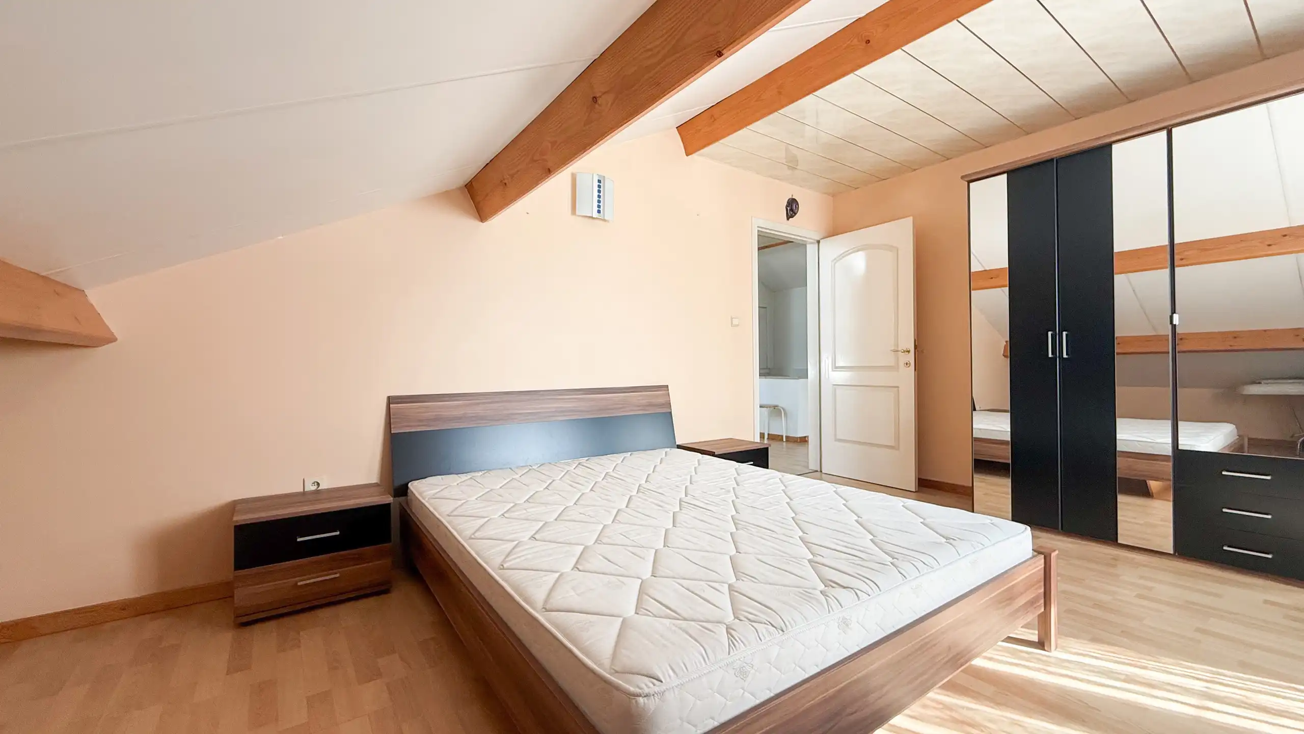 Ruime woning met 4 SLPK op een toplocatie! foto 40