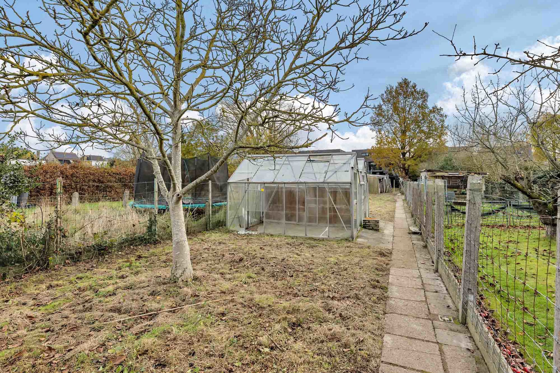 Ruime te renoveren woning op toplocatie foto 27