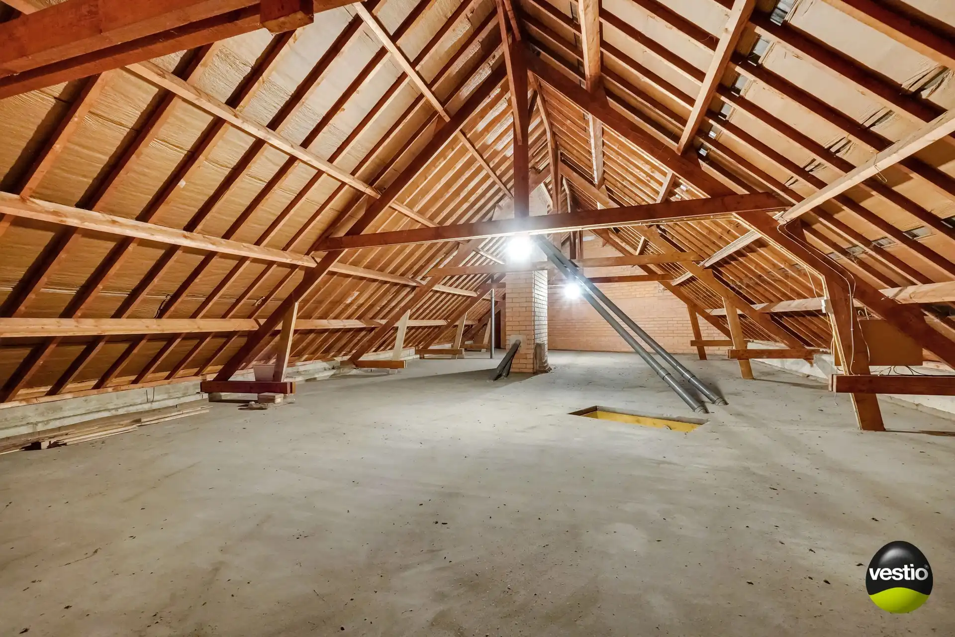 GELIJKVLOERS APPARTEMENT 3 SLAAPKAMERS 171 M² + HANDELSRUIMTE + TUIN + 5 GARAGES + ZOLDER foto 49