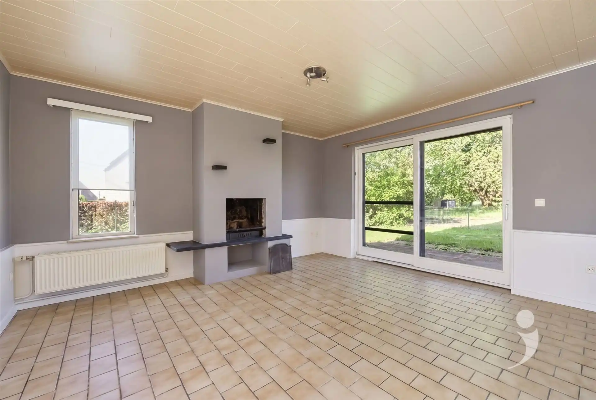 Ruime te renoveren woning met 3 slaapkamers foto 5