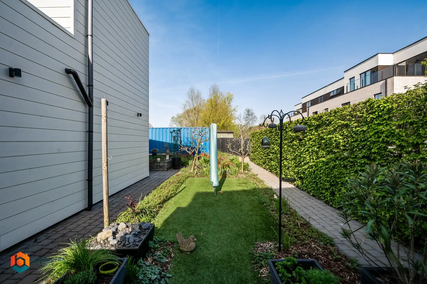 Woning met 2 slpkrs en bijgebouw met veel potentieel foto 25