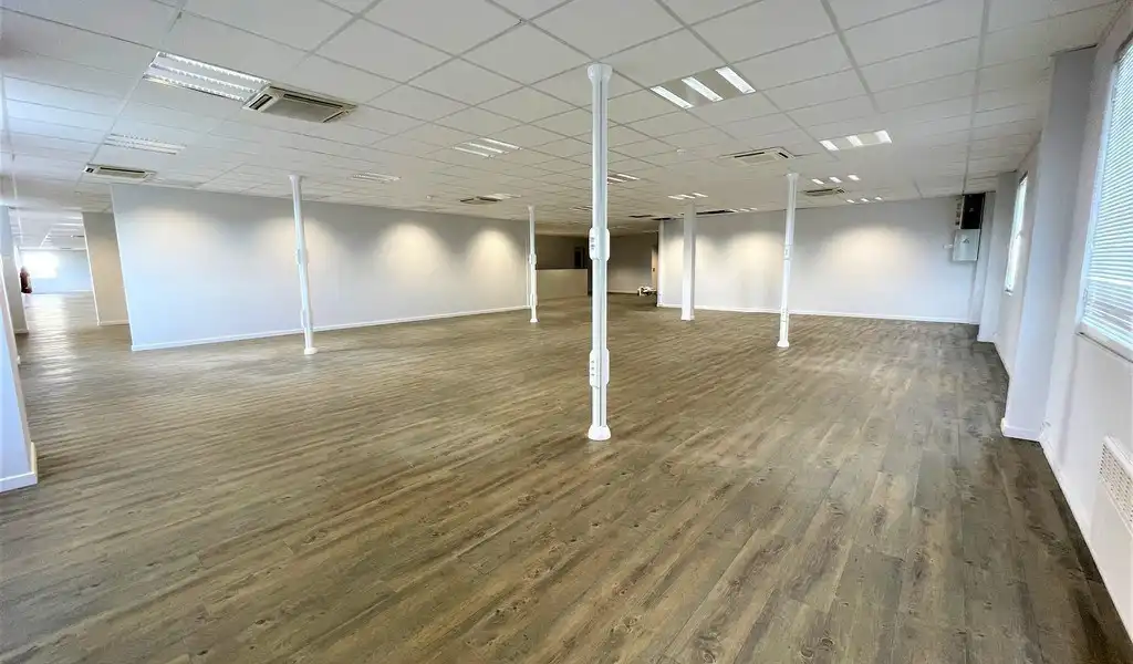 Instapklaar kantoor te huur in Immogranit Building Drongen foto 4