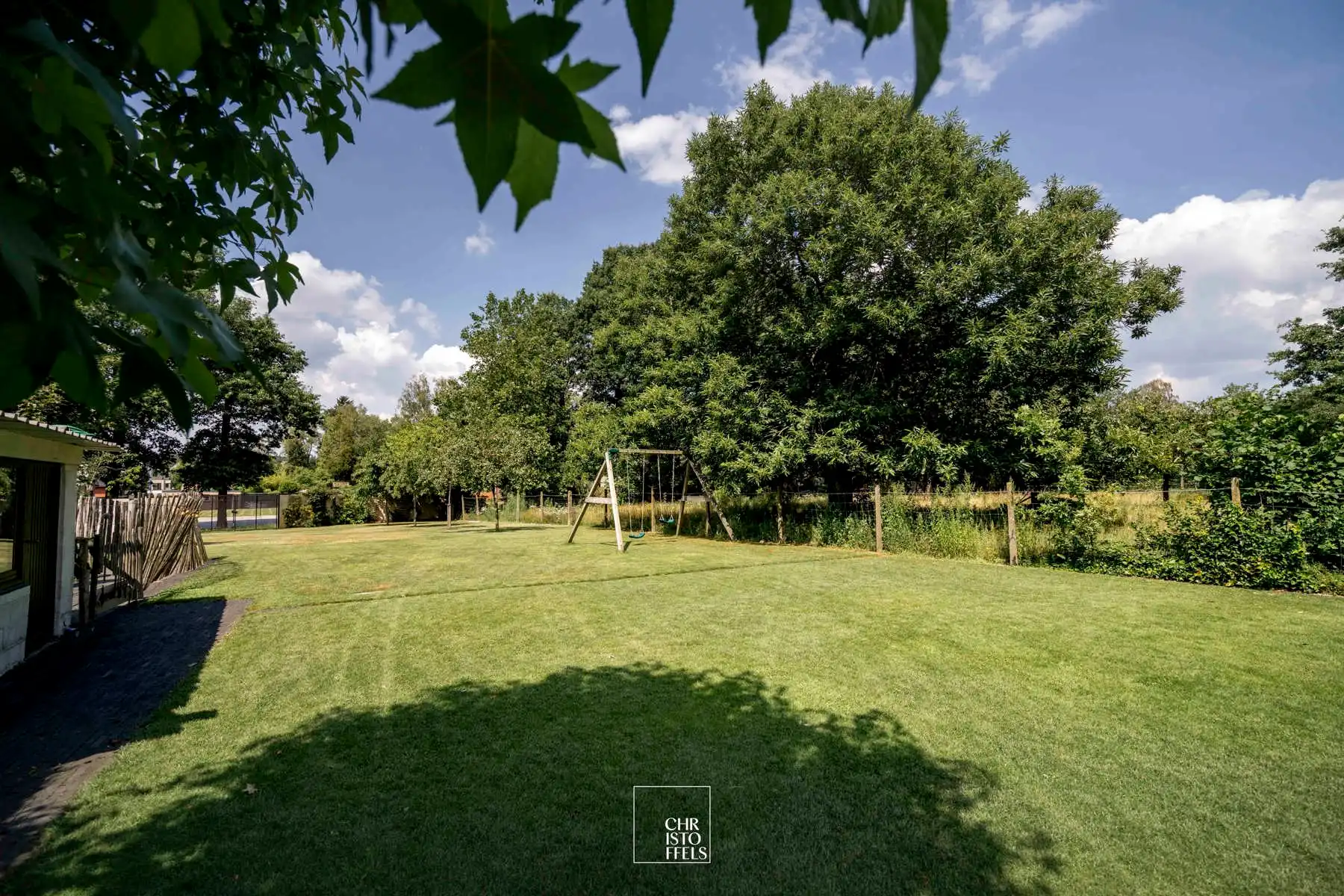 Eigentijdse gerenoveerde villa op een riant perceel van 1.986 m² foto 24