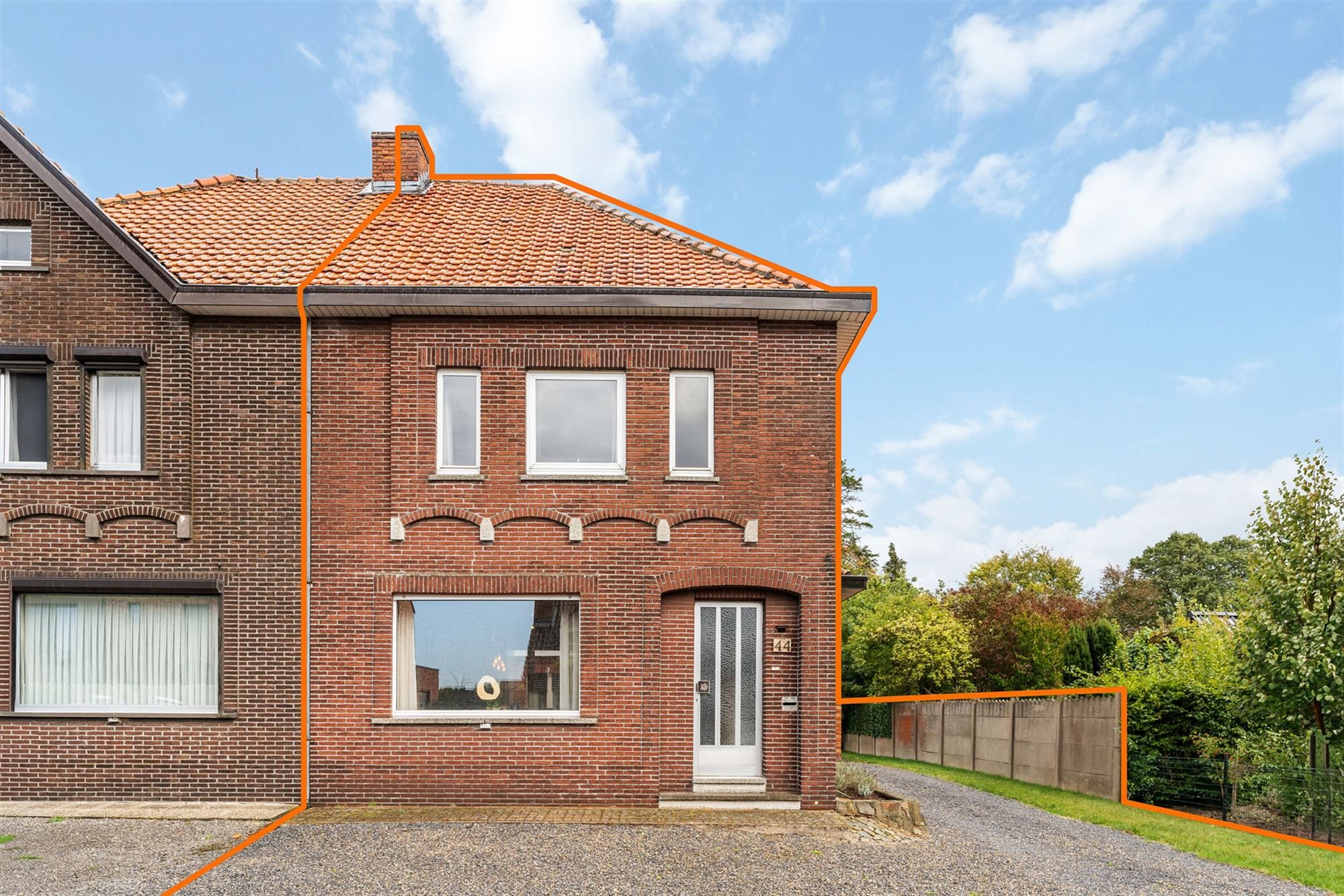 Hoofdfoto van de publicatie: GOED ONDERHOUDEN WONING MET 3 SLAAPKAMERS RUSTIG GELEGEN TE BEVERLO