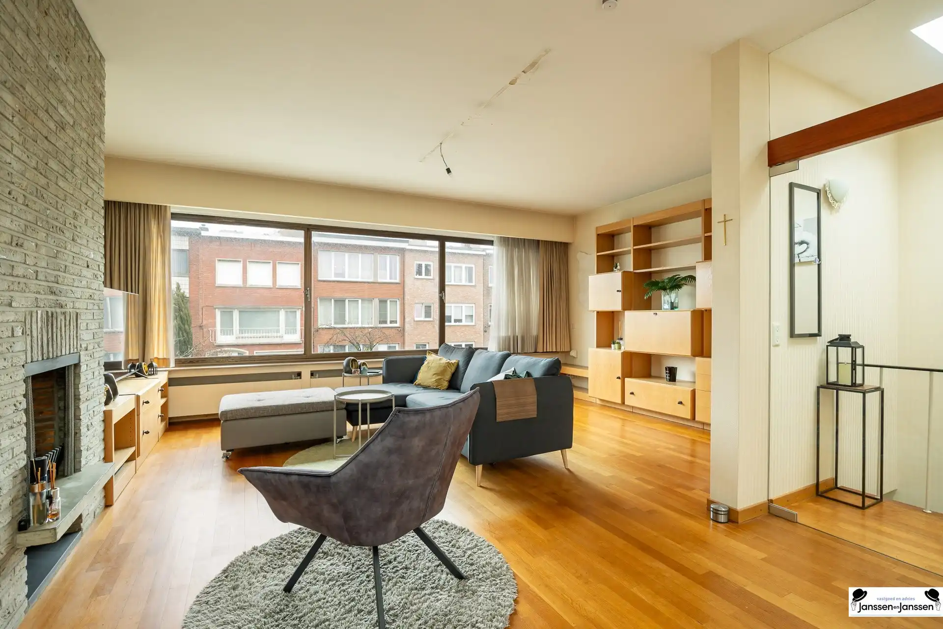 Lichtrijke gezinswoning met tuin in een rustige wijk! foto 3