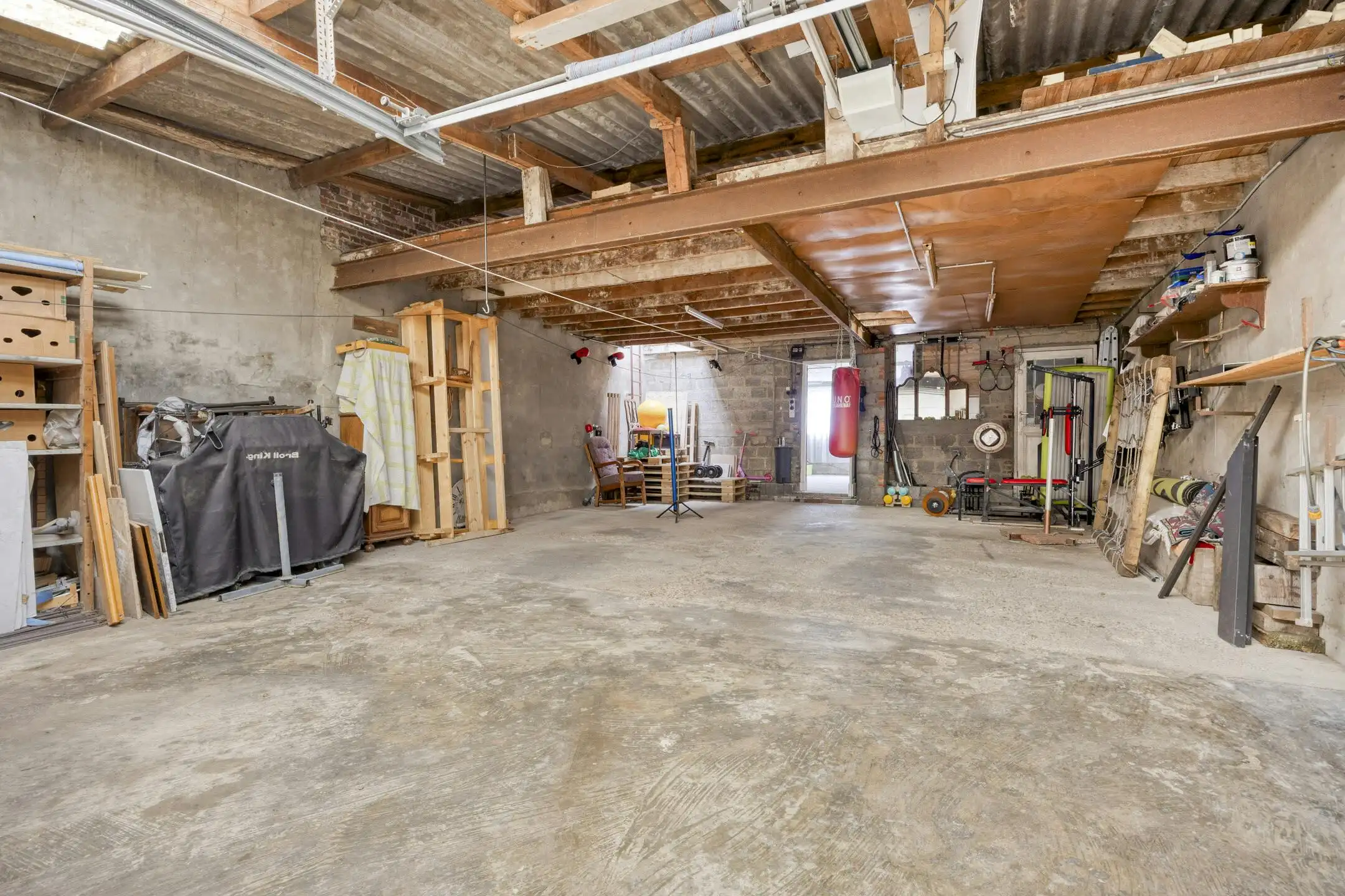 Uniek handelshuis met ruime garage in het hartje Borgloon foto 23