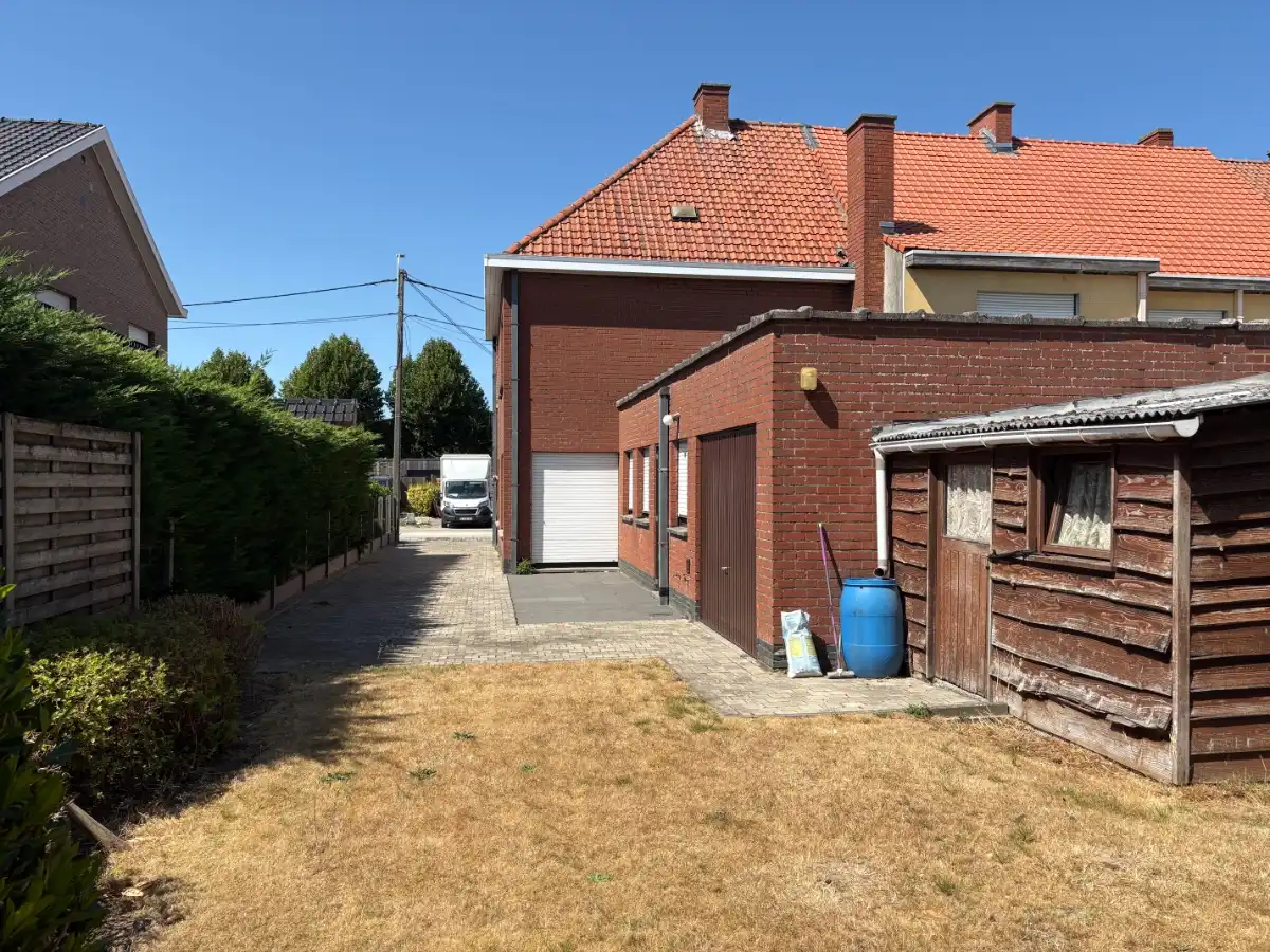 EENGEZINSWONING + garage & grote tuin foto 8