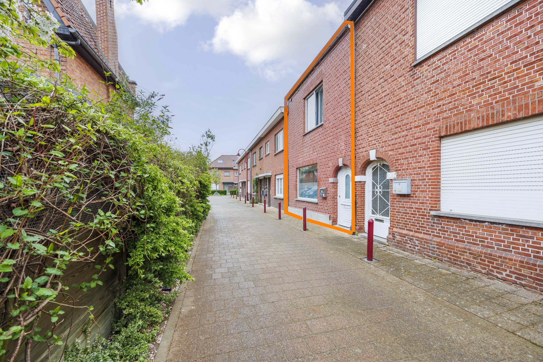Hoofdfoto van de publicatie: Op te knappen woning  met 3 slaapkamers op toplocatie!