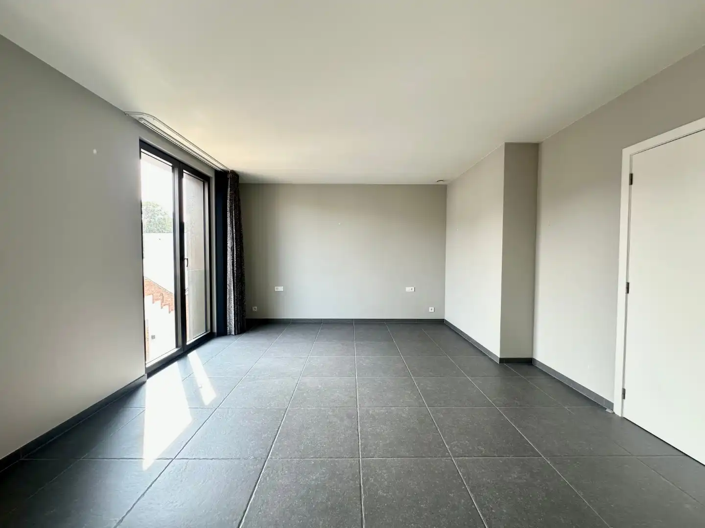Zeer ruim appartement op goede locatie nabij de Smedenpoort foto 12