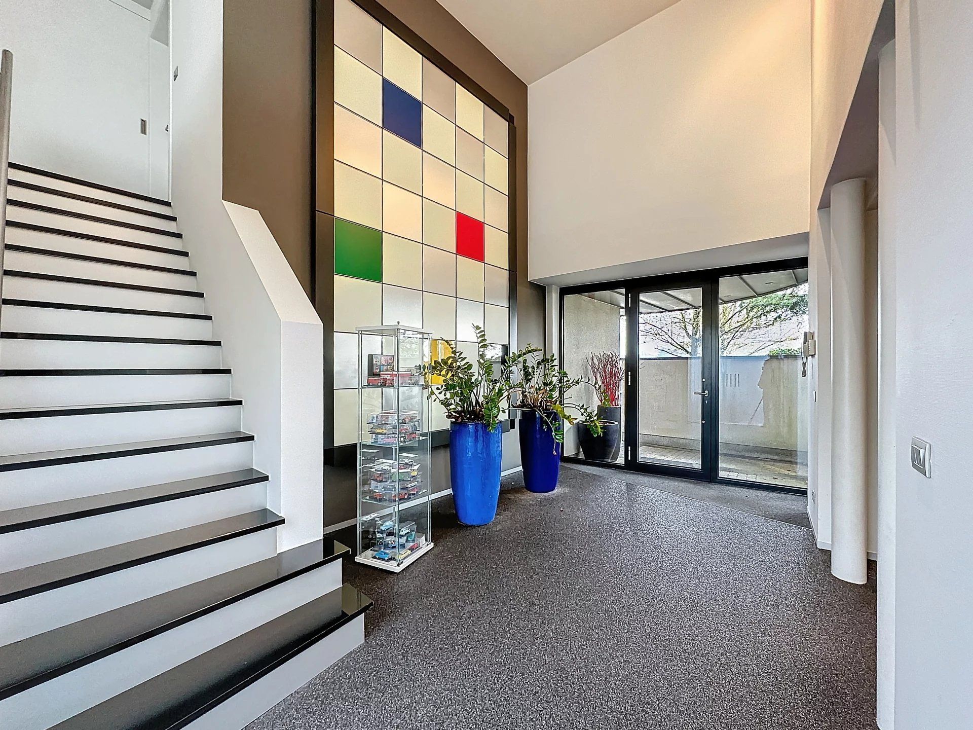 Unieke moderne woning met een dubbele bestemming op een perceel van 29a24ca. foto 33