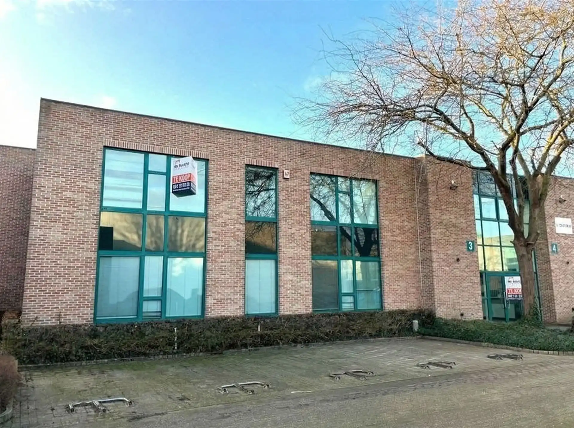 Gemengd gebouw foto {{pictureIndex}}