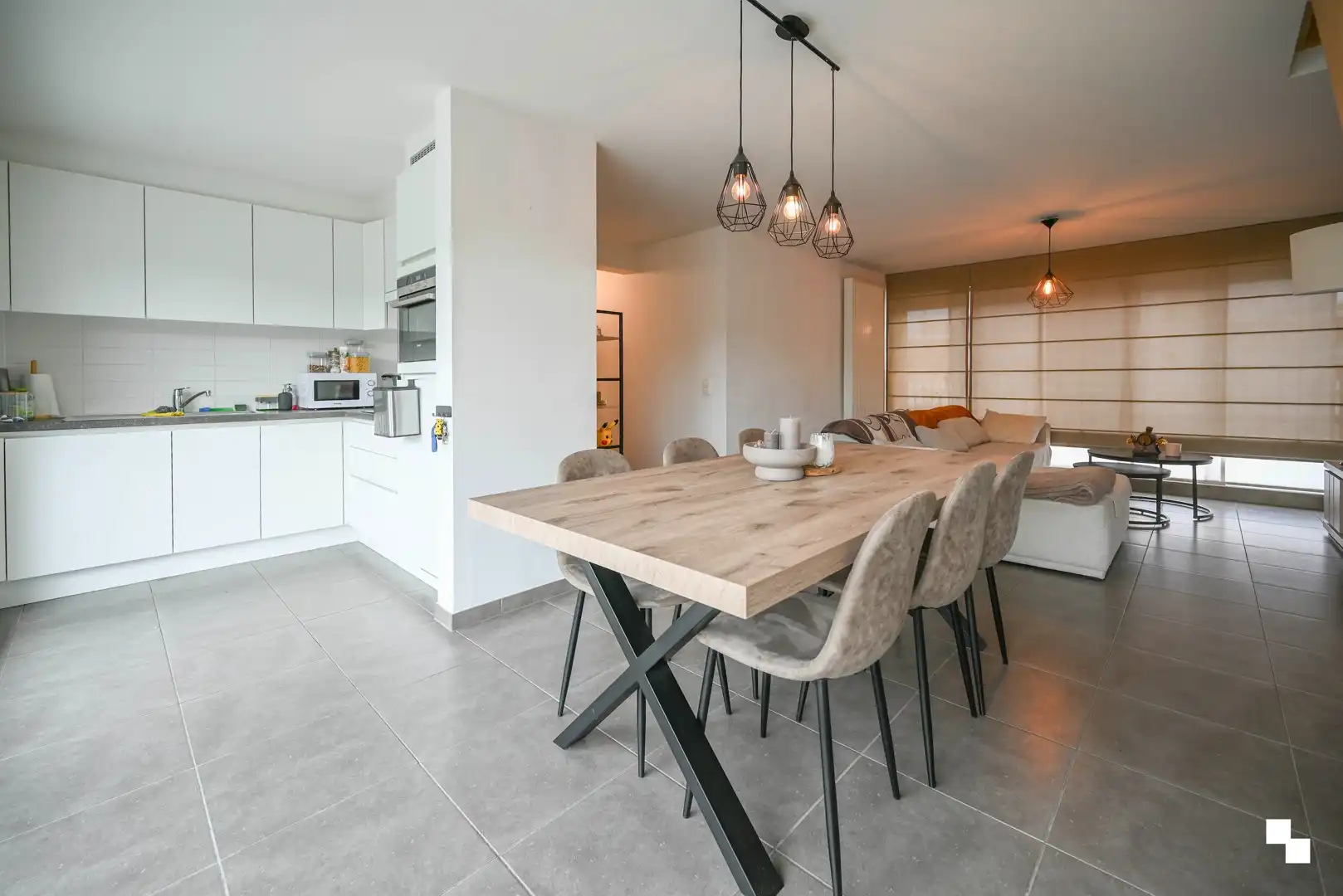 Zeer ruim appartement in het centrum van Oostrozebeke foto 6