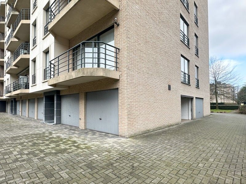 Centraal gelegen appartement met drie slaapkamers en garage foto 12