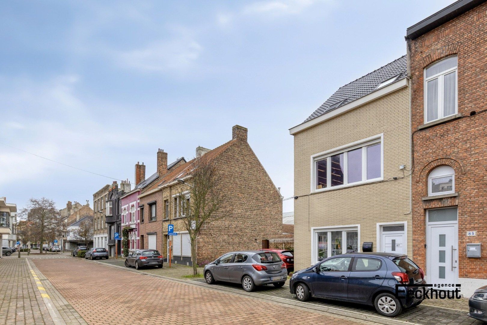 Grotendeels gerenoveerde woning met 3 ruime kamers en 2 badkamers! foto {{pictureIndex}}
