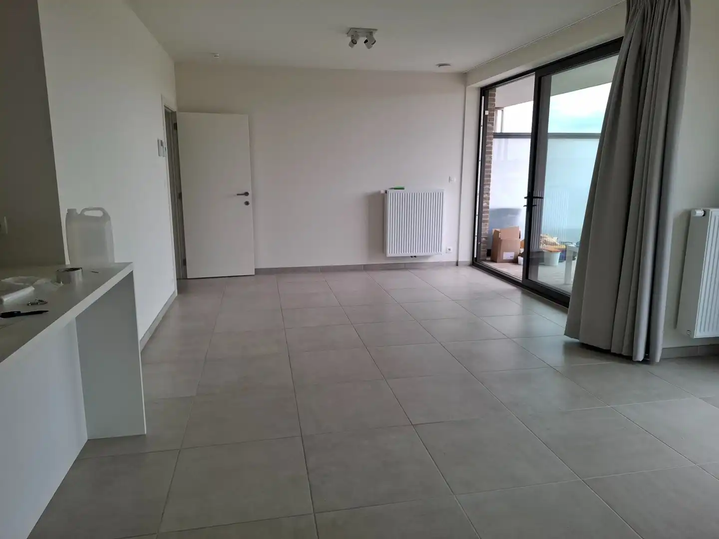Ruim lichtrijk 3 slaapkamerappartement met terras, parking en berging inbegrepen foto 2