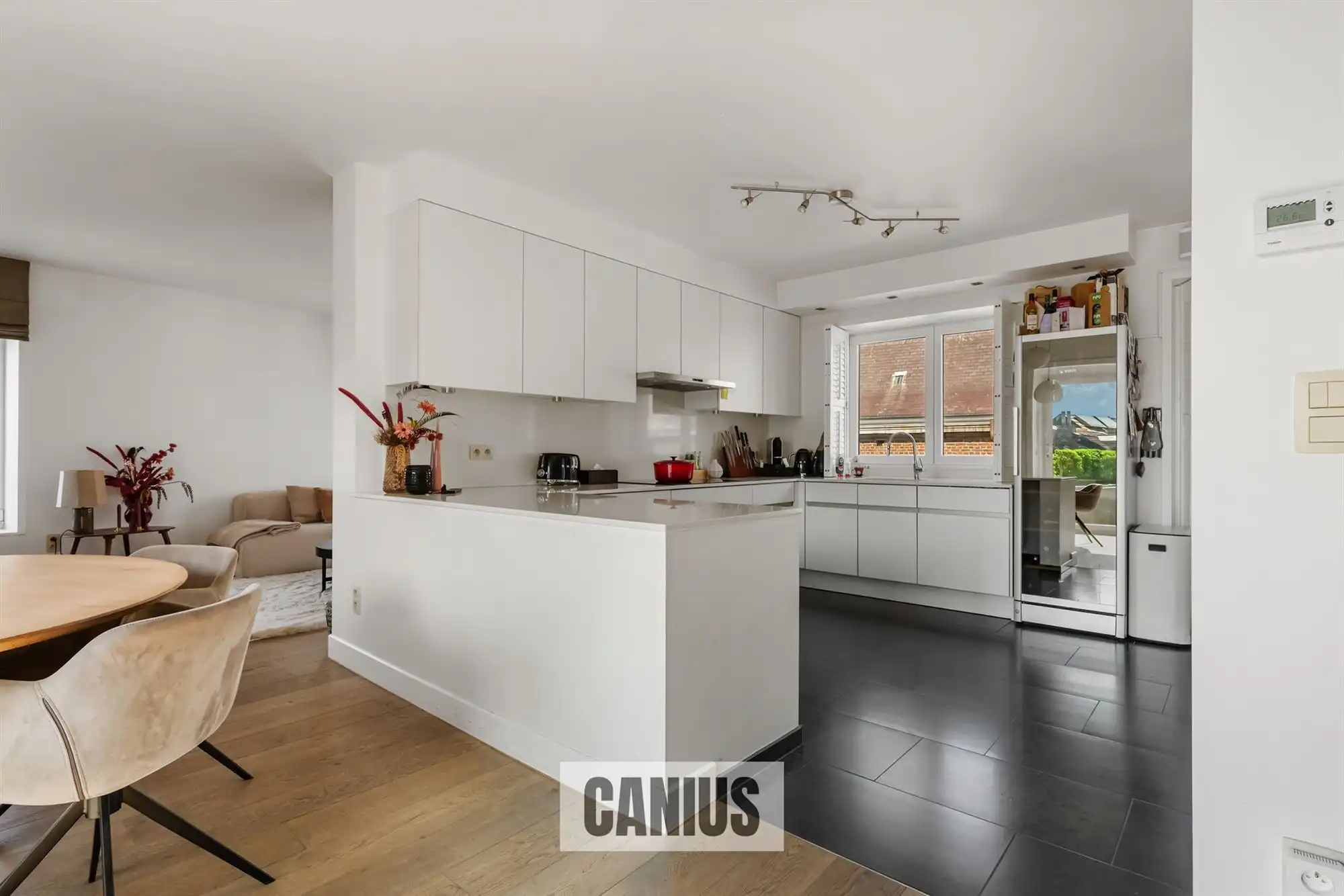 UITZONDERLIJK RUIM APPARTEMENT VAN 161m² MET GROOT TERRAS EN GARAGE IN HARTJE SINT-TRUIDEN foto 3