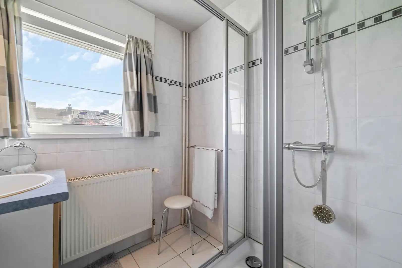 Ruime bel-étage foto 13