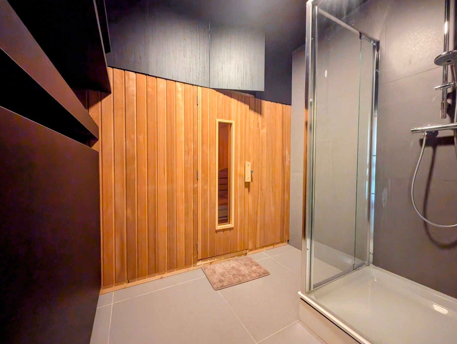 Te koop. Luxe gerenoveerde woning met wellness en garage – 4 slpks – vlakbij zee – instapklaar! foto 10