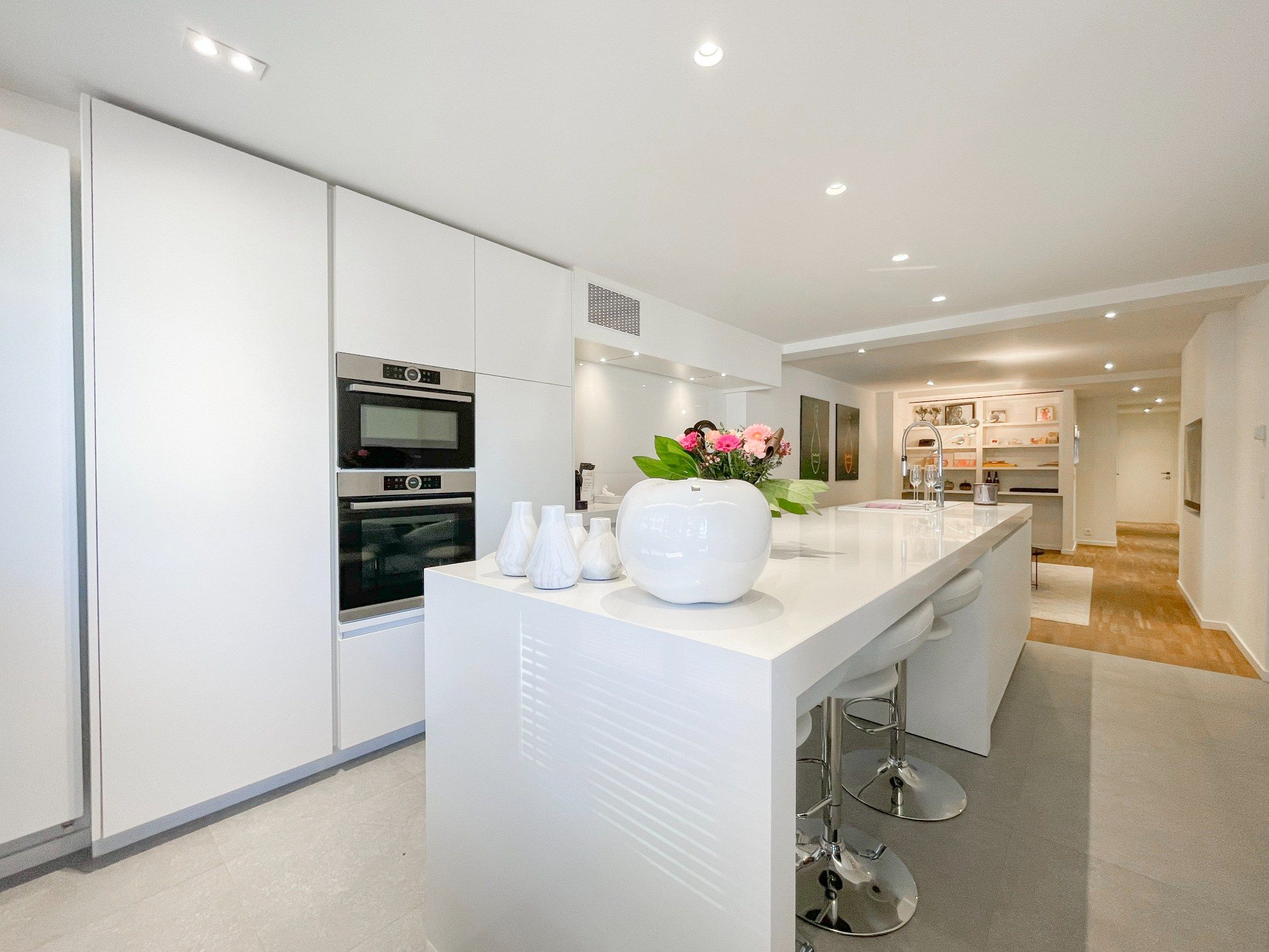 Stijlvol, instapklaar appartement met een ruim terras gelegen aan het Lichttorenplein op enkele passen van de zee. foto 25