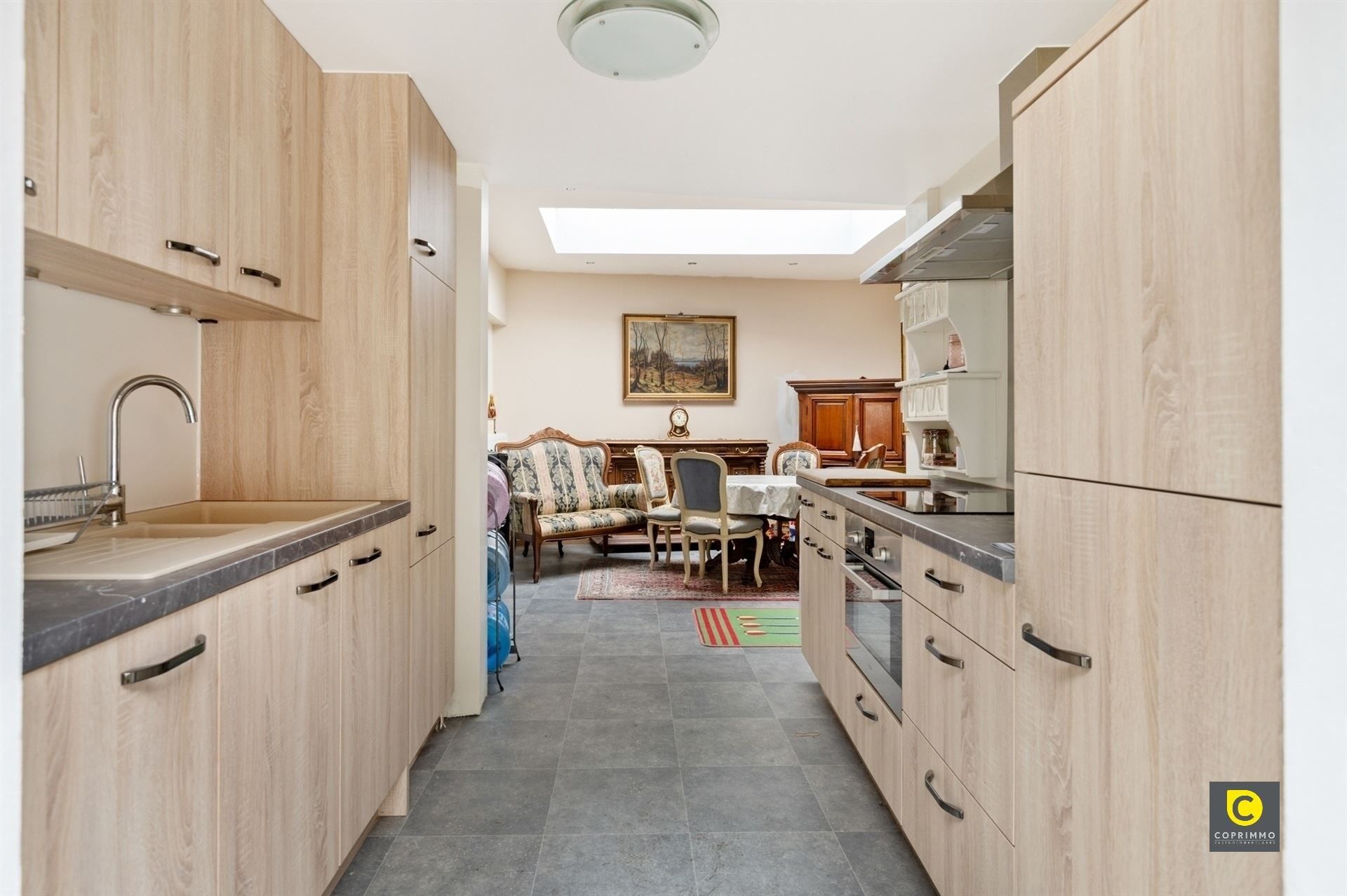 Interessant handelsgelijksvloers met duplex appartement foto 3