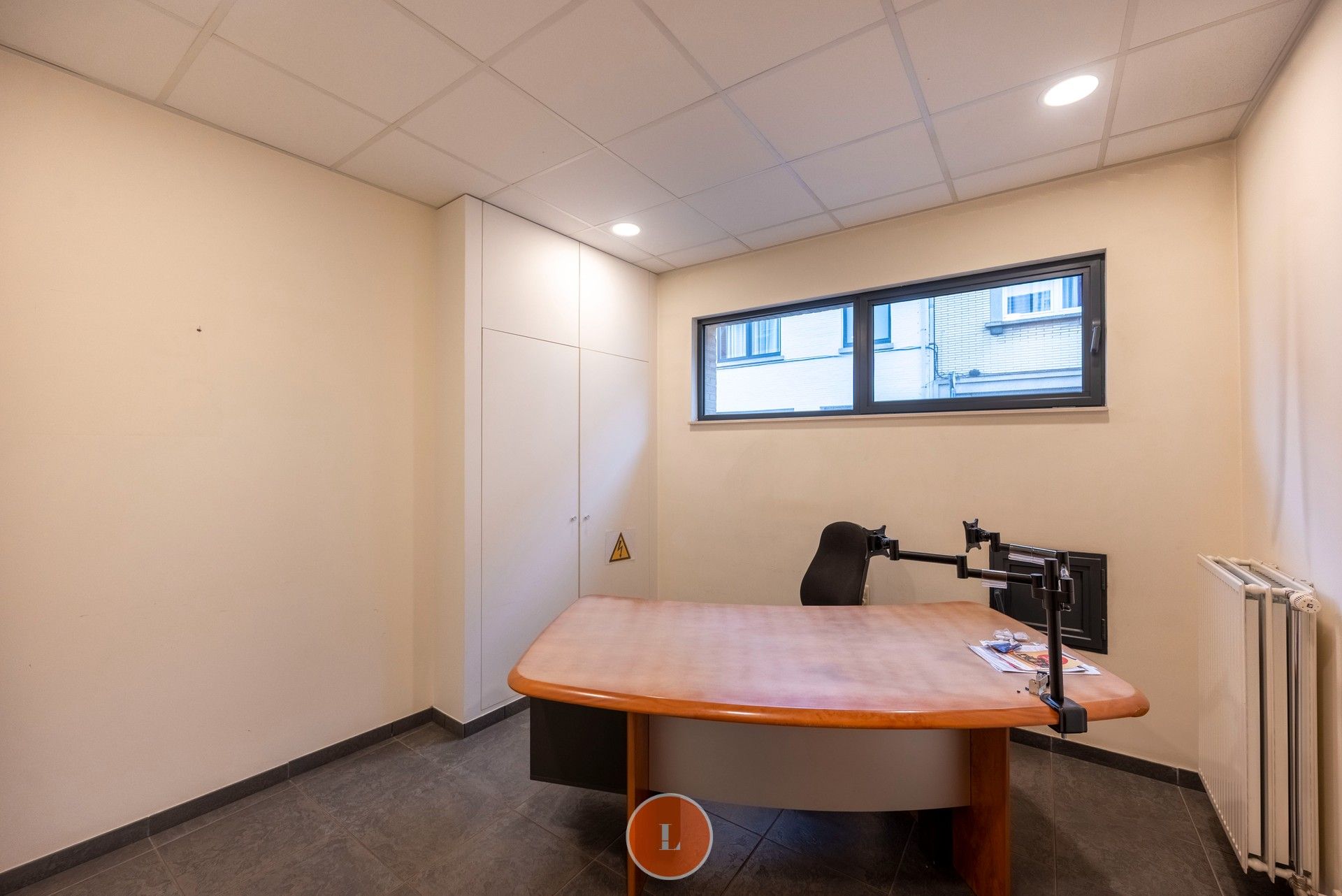 Instapklaar kantoor in hartje centrum met parking foto 5