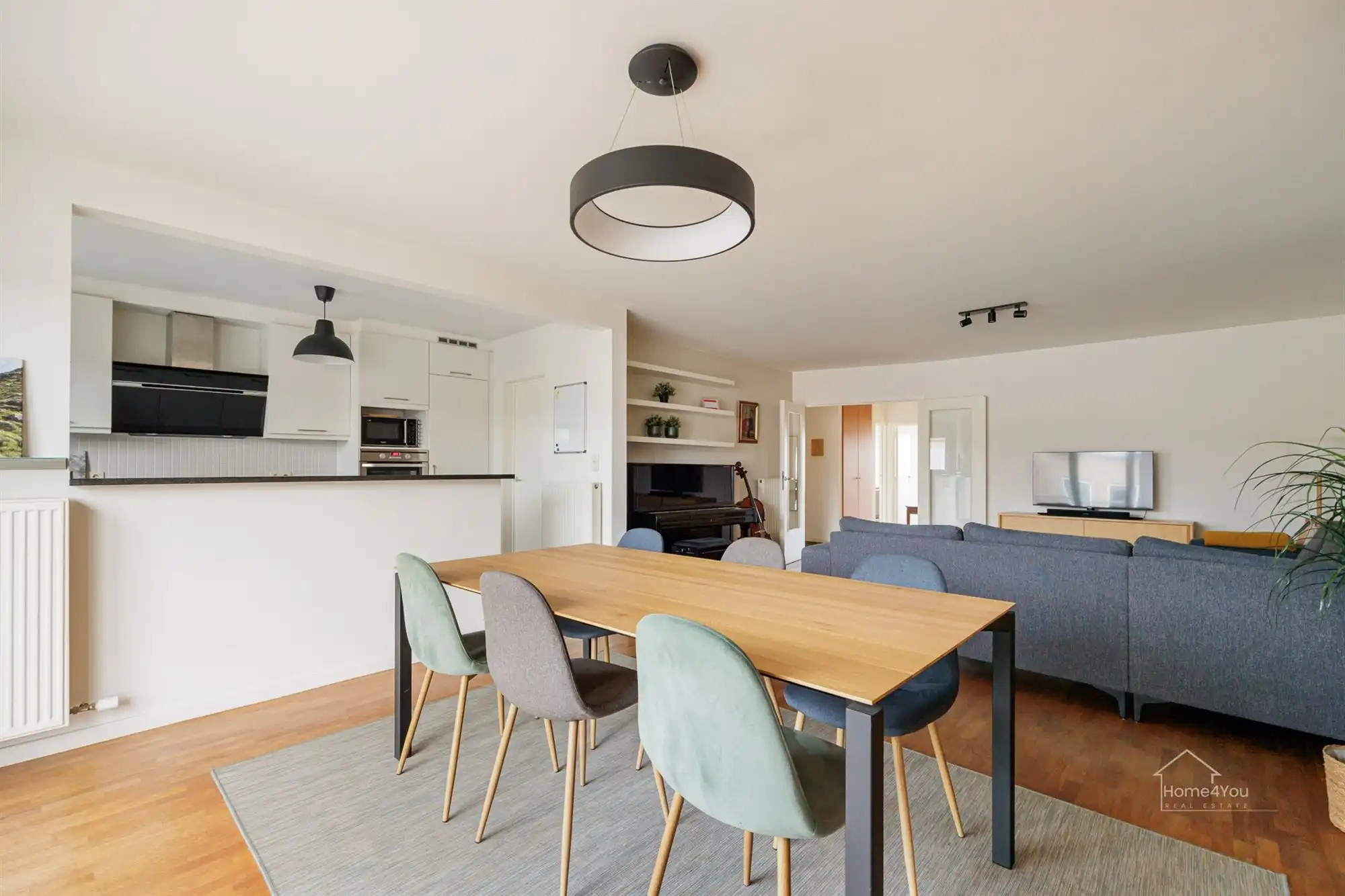 Ruim instapklaar appartement met garagebox foto 4