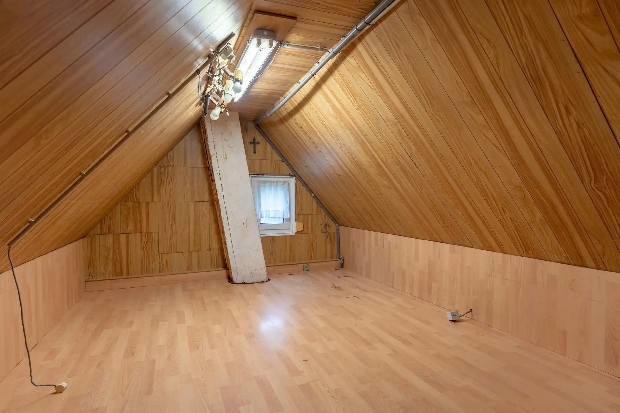 Te renoveren woning met 2 slpks op prachtig perceel van 3.551m² foto 16