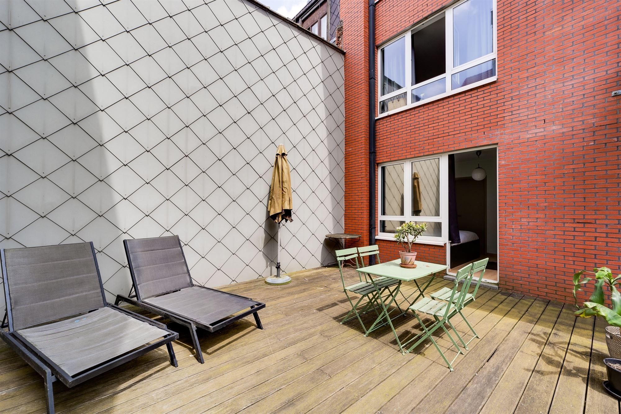 Ruim instapklaar appartement met 2 slaapkamers en 2 badkamers en terras van ca 30 m² foto 3