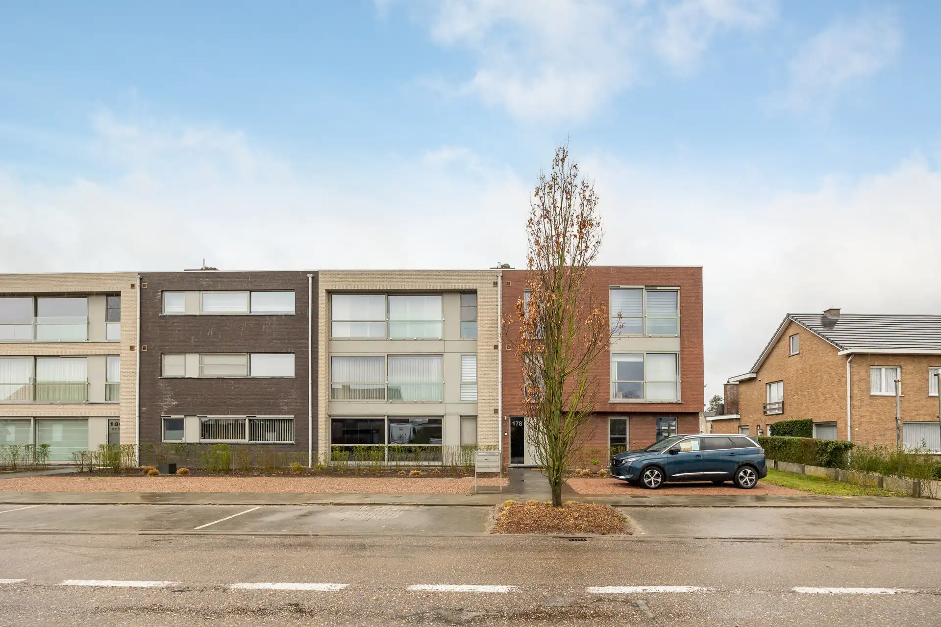 Ruim recent app. (2013 ) met 2 slpk's en garagebox foto 17