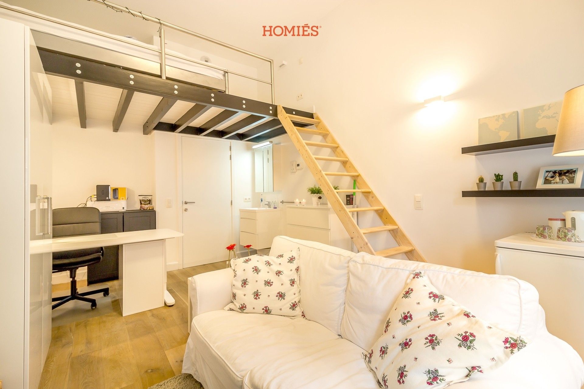 Bemeubelde studentenkamer met privé douche foto 4