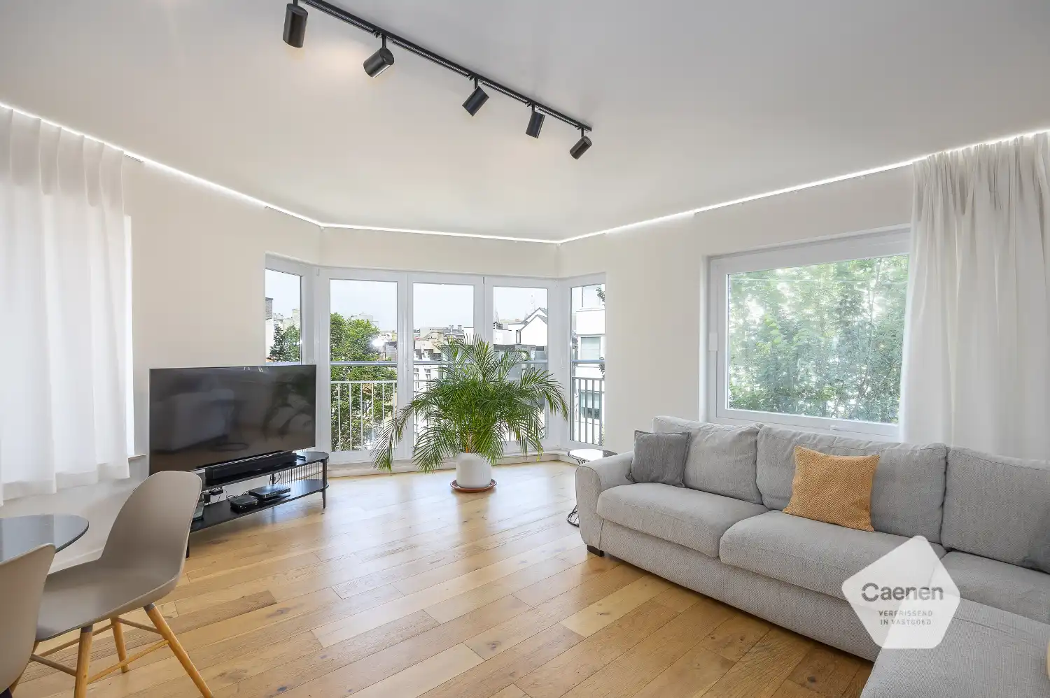 Gerenoveerd drie slaapkamer appartement op centrale ligging foto 6