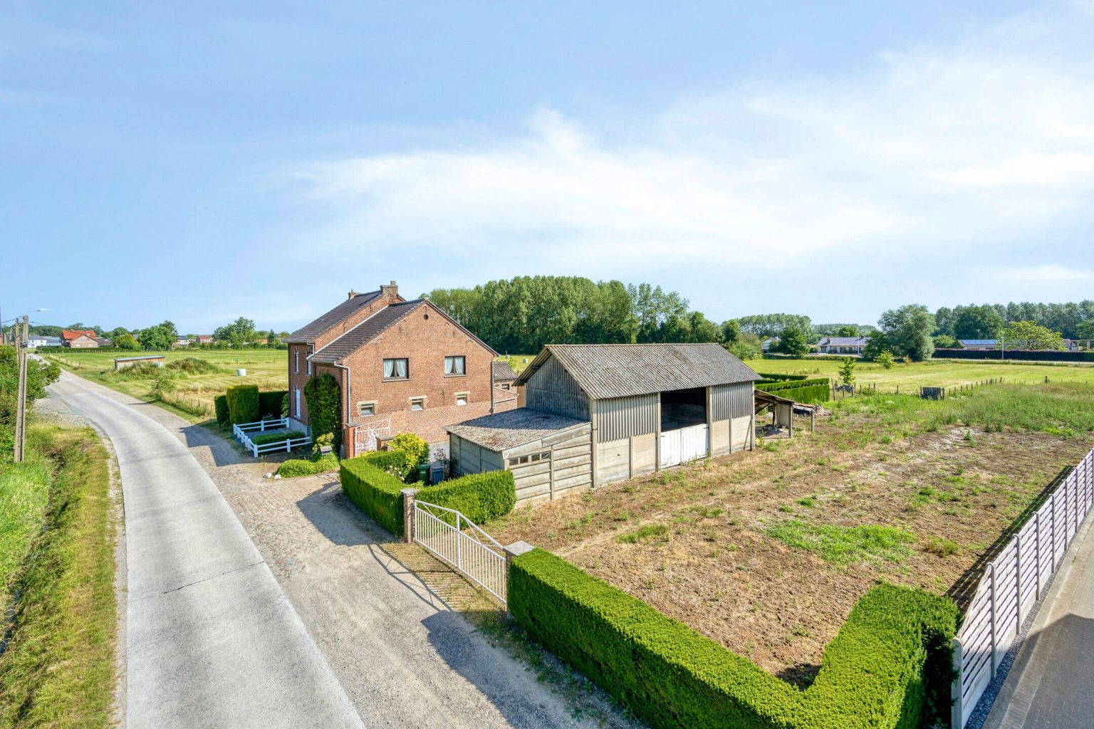 WONING MET NIET VERPACHTE WEILANDEN EN STALLINGEN foto 3