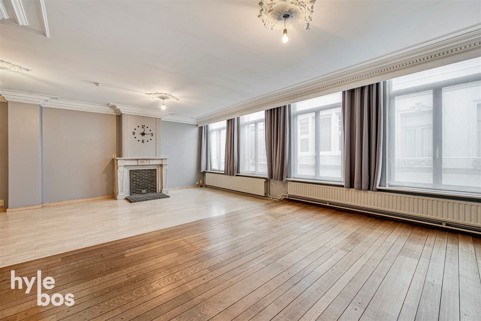 Ruim bovenhuis met groot magazijn in het centrum van de stad foto 3